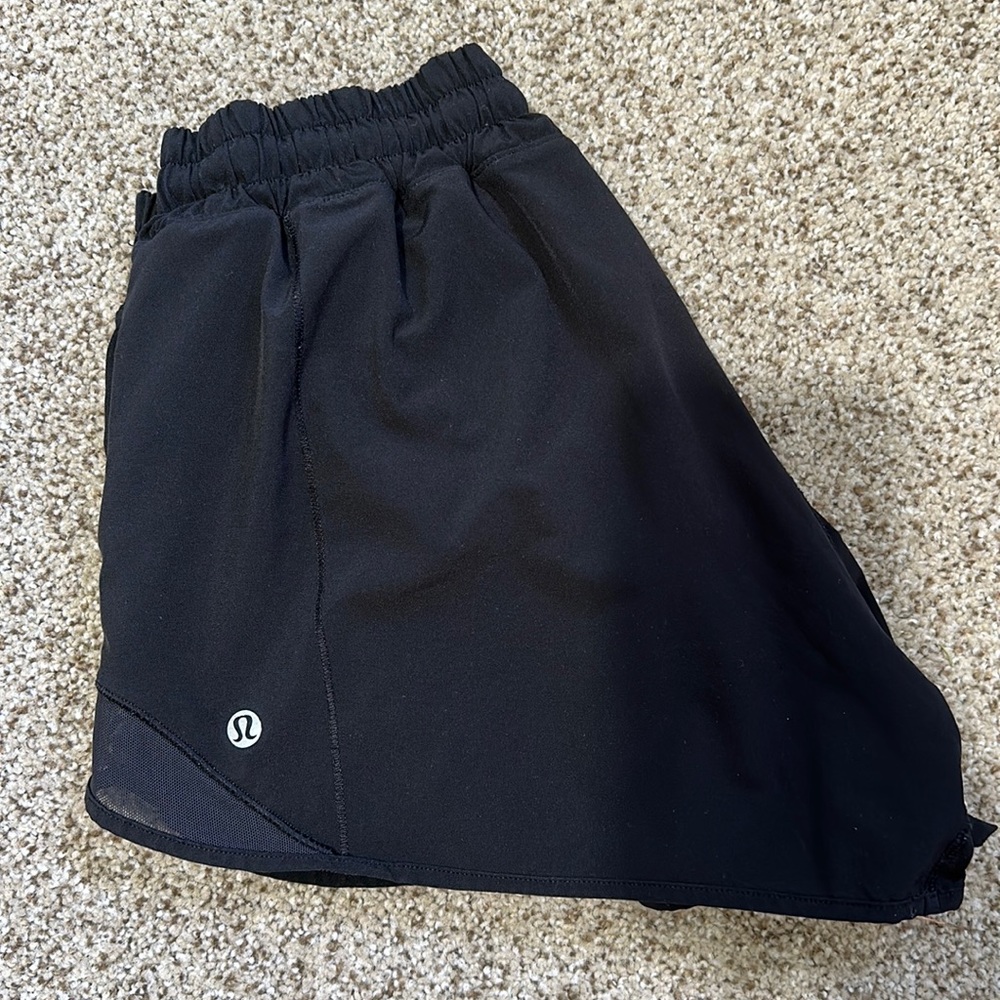 Lululemon Hotty Hot Low-Rise Shorts 4”